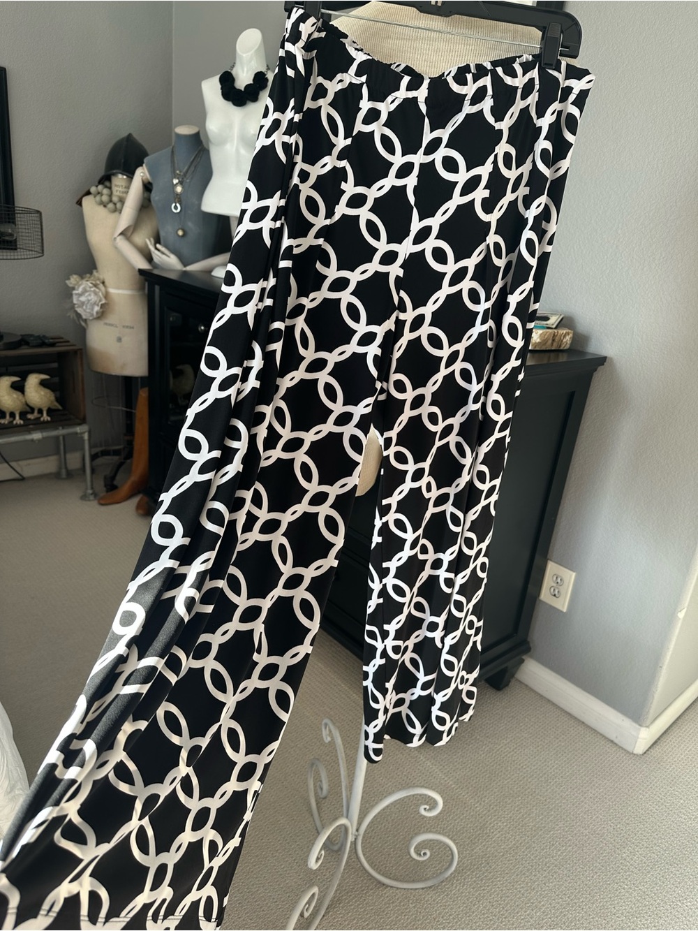 Chico's Black and White Printed Wide-Leg Pants, size XL (3) - Picture 3 of 12